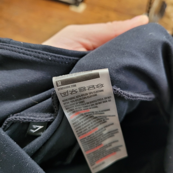 Black gymshark leggings with stirrup heels - Picture 3 of 5